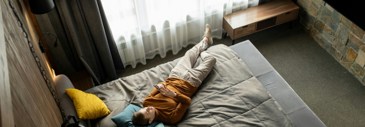 Slaap beter in de overgang van zomer naar herfst: 5 tips voor een gezond slaapritme
